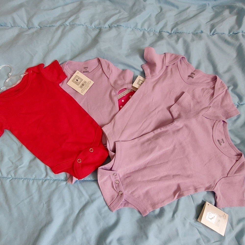Set of 4 baby onesie and bandana bnwt
